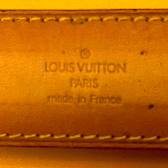 Authentic LV leather shoulder strap pad , GC - Picture 3 of 5